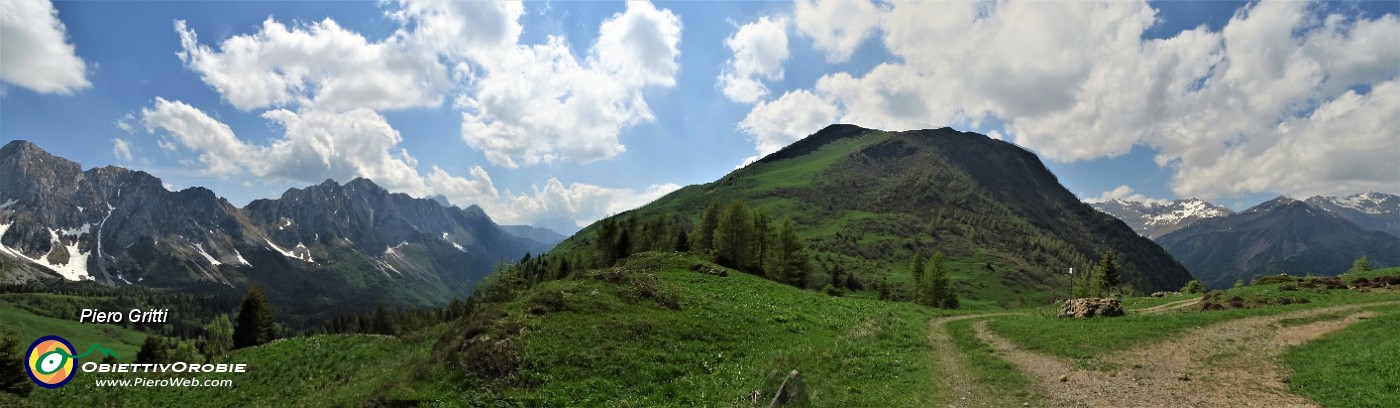 77 Al Passo del Giovetto (1816 m) con vista sul versante nord del Gardena.jpg